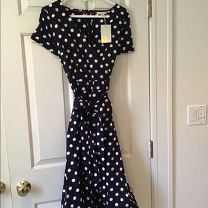 BODEN NWT Navy polka dot dress with white polka dots encircled in a red line